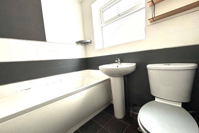37A, Nuneaton photo 3