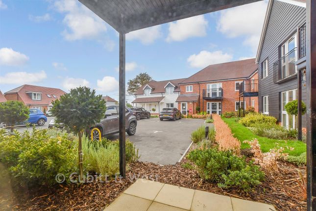 Charmans Lodge, Worthing Road, Horsham photo 2