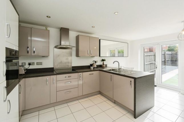 11, Warrington photo 4
