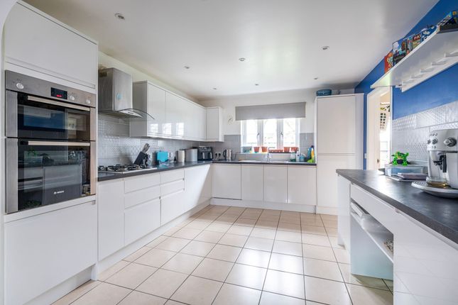 77 Victory Avenue, Great Yarmouth photo 3