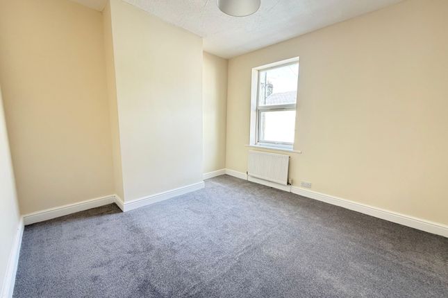 19 Stanley Road, Gloucester photo 4