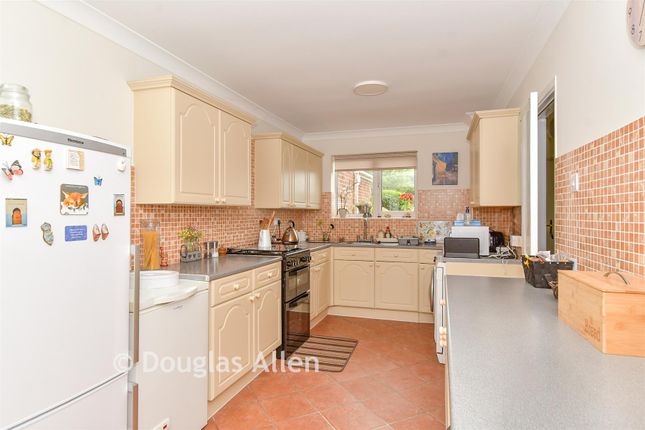 4, Wyatts Green Lane, Brentwood photo 4