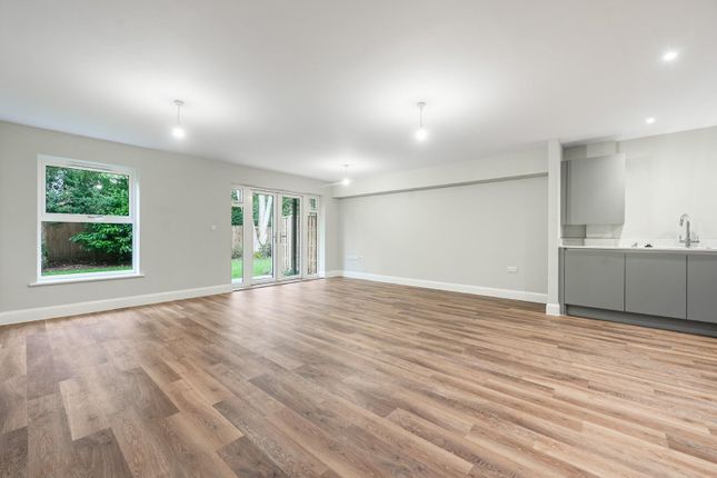 Apartment 18, Meadow Court, Evreham Road, Iver photo 2