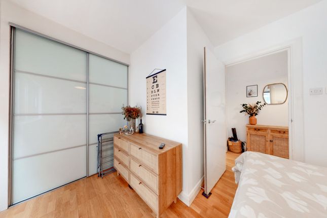 Flat for sale in Traders Quarters, Overton's Yard, Croydon