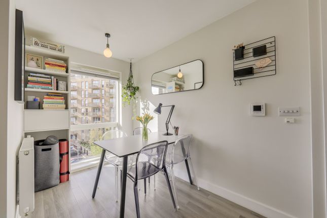 Flat for sale in Adenmore Road, Catford, London