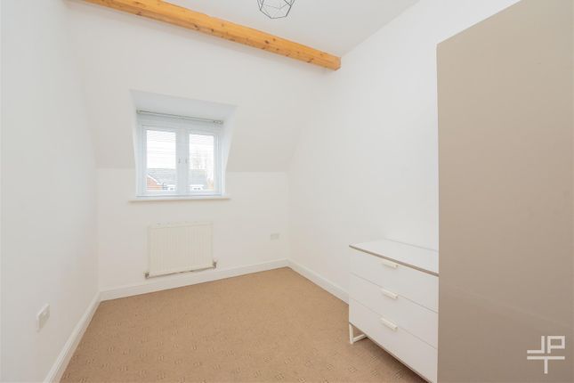 8, Heathlea Gardens, Wigan photo 5