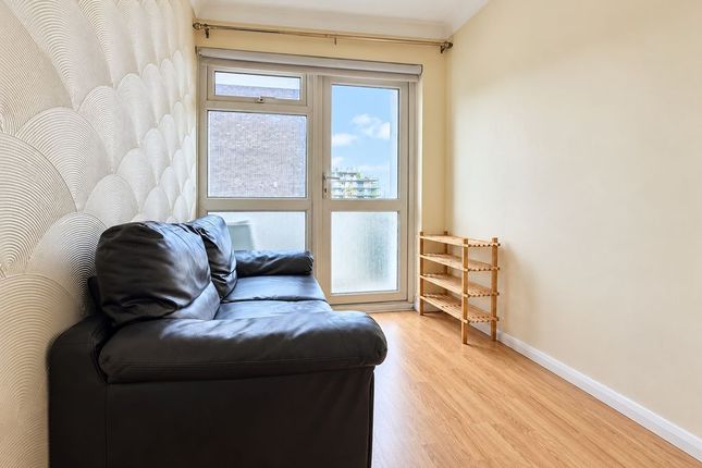 Flat 21,Breton House, St Saviours Estate, Abbey Street, London photo 5