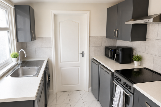 38, Woodstreet, Mitcham photo 2