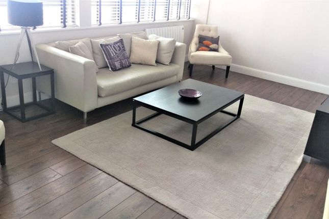 2-bed flat on Flat, 402, 238 City Reach, London, £3,878/mo