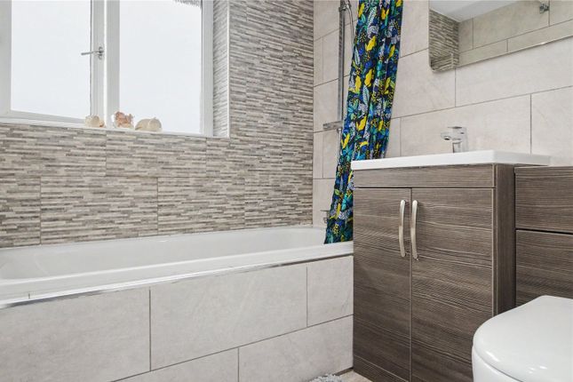 2, Owlett Mead, Wakefield photo 4