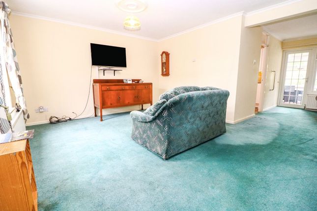 6 Chinnor Close, Bedford photo 3