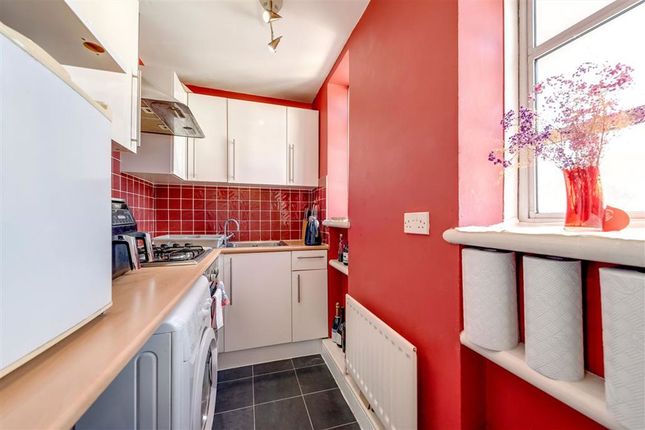 Flat 18 Mornington Court, Mornington Crescent, London photo 3