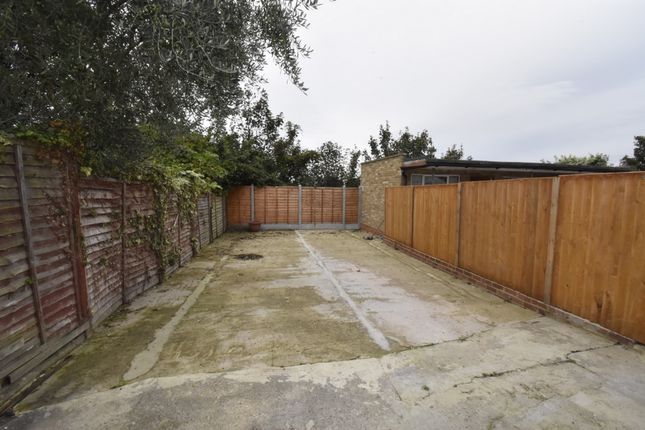 165, Eastcombe Avenue, London photo 5