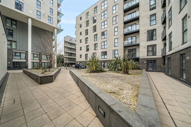 1-bed flat on Flat 4, Nankeville Court,, Guildford Road, Woking, £170,000