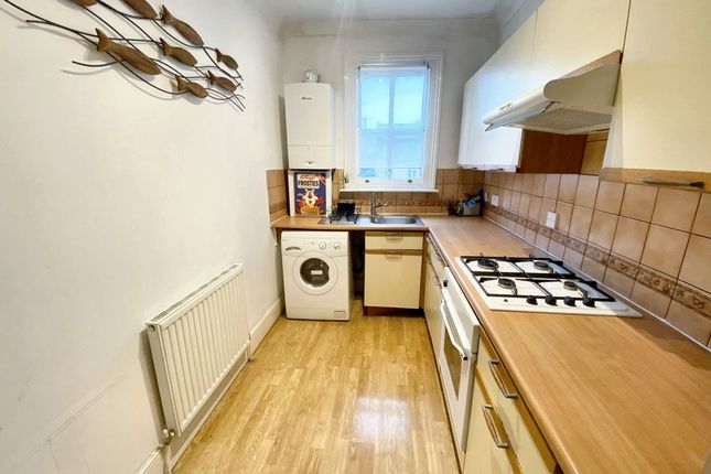 Flat to rent in Commercial Road, London