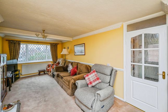 5, Beverley Close, Mansfield photo 4