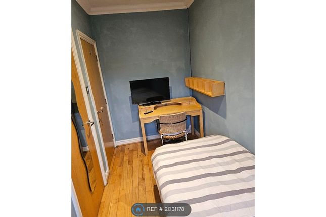 Thumbnail Room to rent in Brockwell Park Row, London