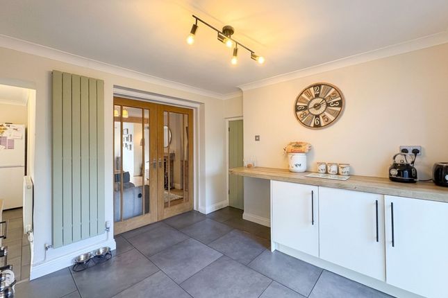 28 Pine Grove, Neath photo 3