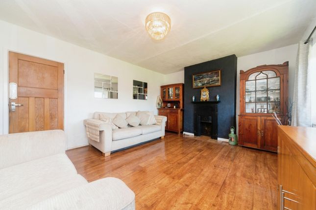 Flat for sale in Cranbrook Drive, Esher, Surrey