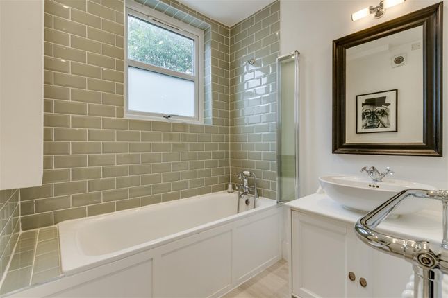 5A, Strathville Road, London photo 4