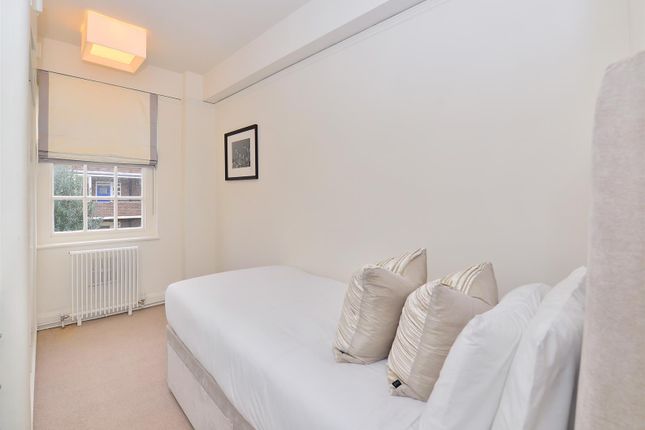 Flat to rent in Fulham Road, London