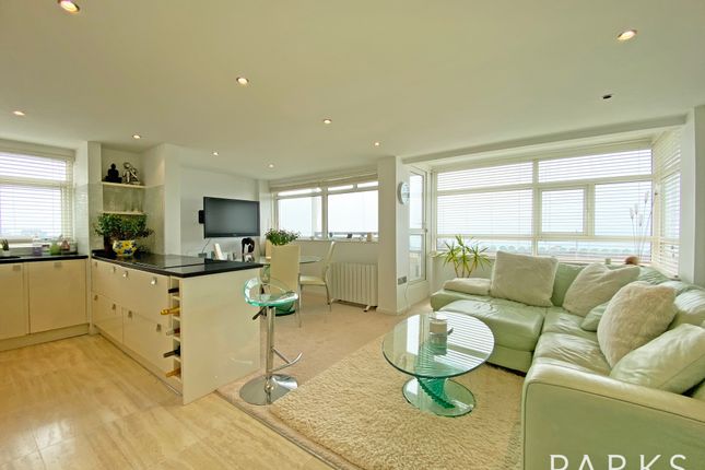 Thumbnail Flat to rent in Kingsway, Hove, East Sussex