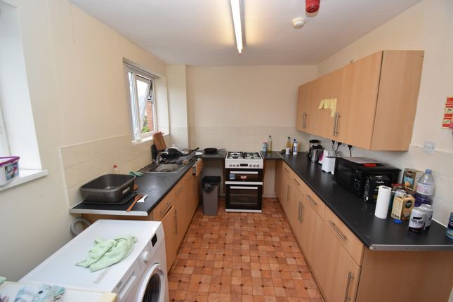 Terraced house to rent in Russell Terrace, Leamington Spa, Warwickshire