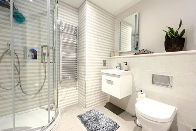 flat 8 courtway house, Hamlet Court Road, Westcliff-on-Sea photo 4
