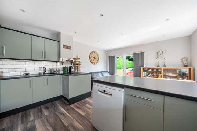 6, Dale  Copse, Haslemere photo 4