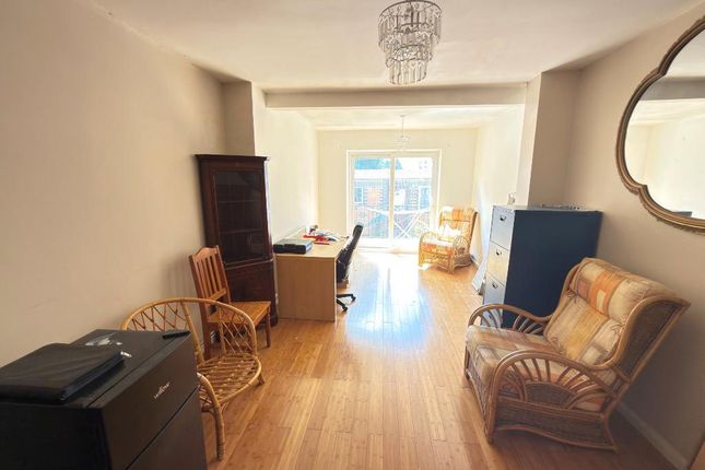 525, Dunstable Road, Luton photo 3