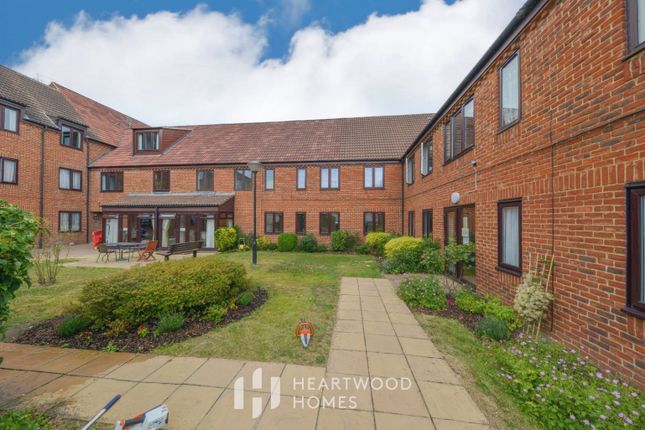 Flat for sale in Ashley Court, Hatfield