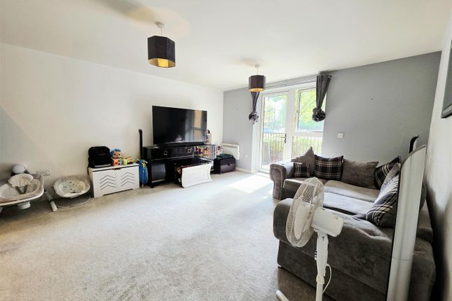 Flat 7, 8, Hillier Crescent, Gravesend photo 3