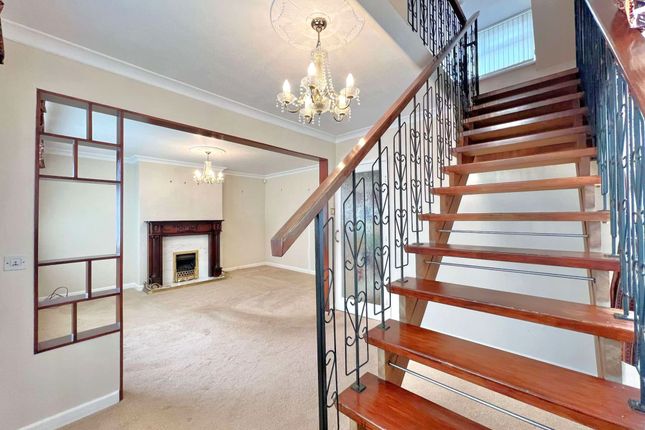 2, Warwick Place, Normoss photo 4
