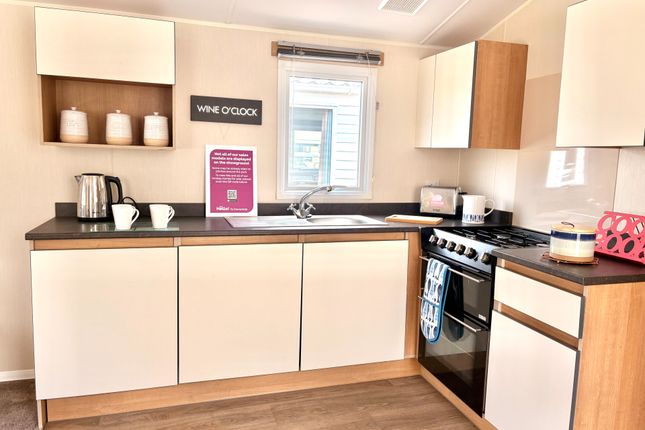4, Sand Le Mere Holiday Park, Tunstall, Hull photo 2