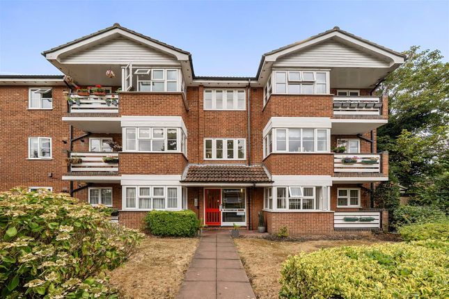 2-bed flat on Flat 3, Winchester Court, Woolwich Road, Belvedere, £160,000