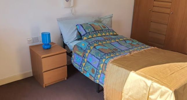 Room to rent in Messenger Court, Spa Road, London