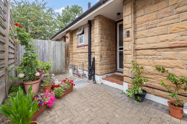 94, Grosvenor Avenue, Carshalton photo 2