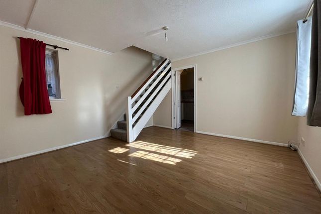 19 Carisbrooke Court, Belgrave Road, Slough photo 3
