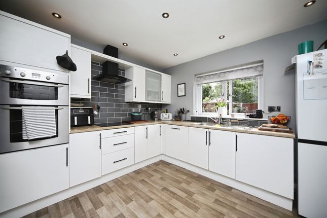 2, Hill View Close, Ilminster photo 2