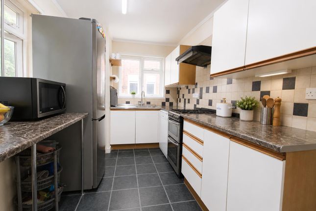 12, Wellington Road, Feltham photo 4