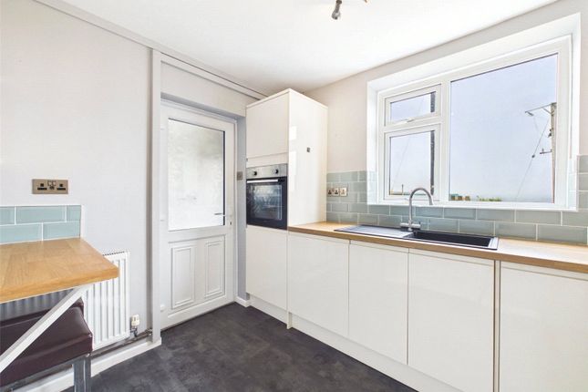 5, Cleave Crescent, Bude photo 3
