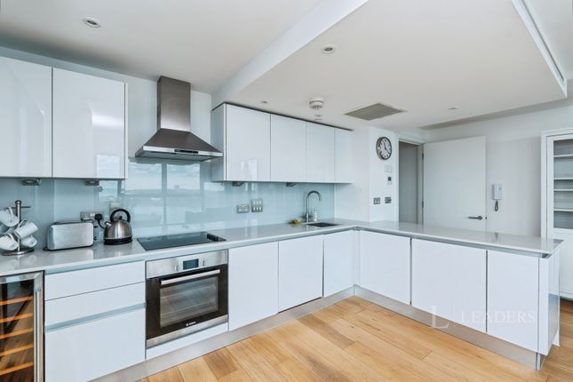 181 The Hawkins Tower, Admirals Qua, Ocean Way, Hampshire photo 3
