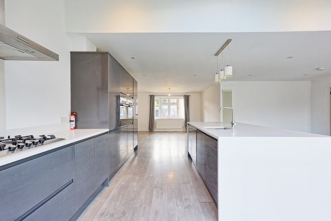 72, Woolhampton Way, Chigwell photo 2