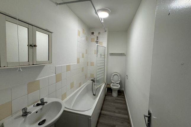25, Catford Broadway, London photo 5