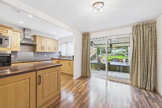 Bardolph Avenue, Surrey photo 4