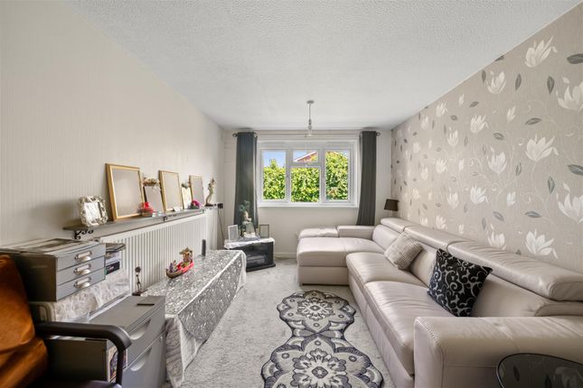 29, Scott Gardens, Hounslow photo 4