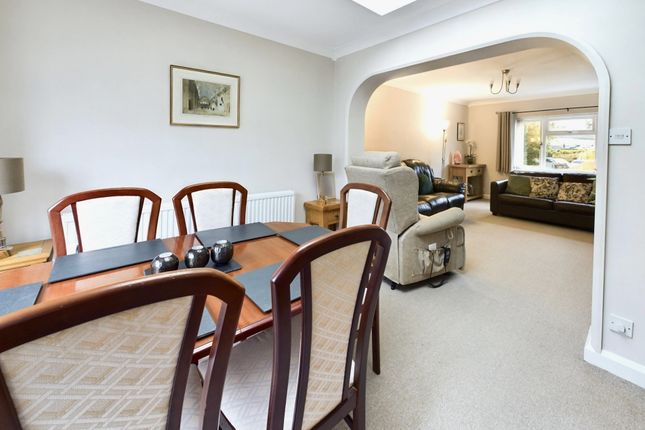 87 High Street, Milton-under-Wychwood photo 3