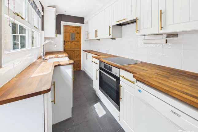 11, Bakers Lane, Ingatestone photo 3