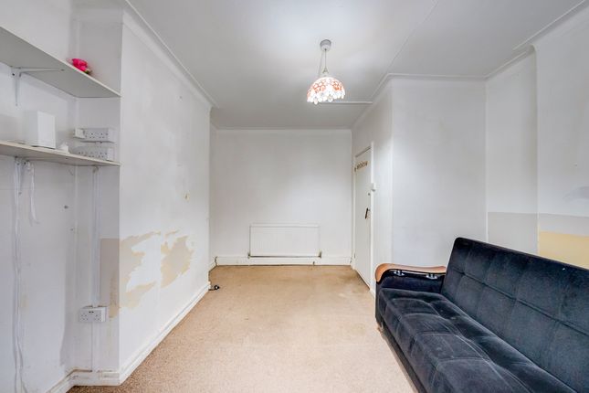 Goldsmith Avenue, London photo 3