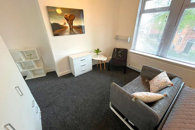 Room 2, 37, Layton Avenue, Mansfield photo 4